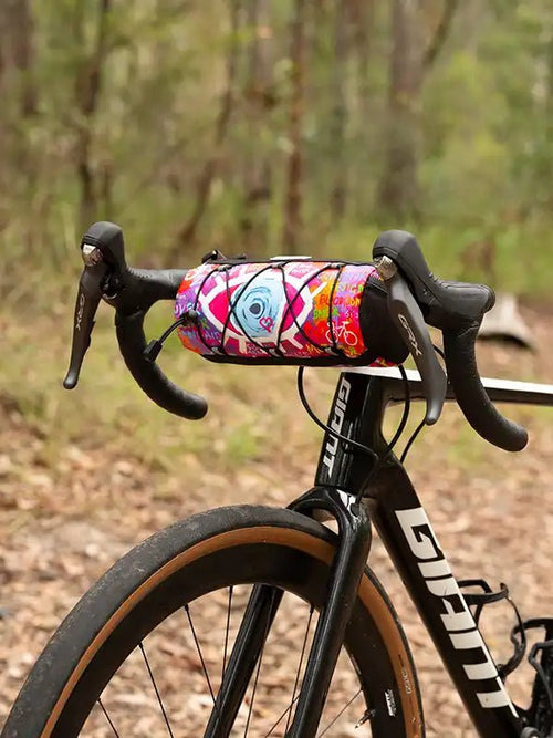 Bicycle handlebar outlet bag